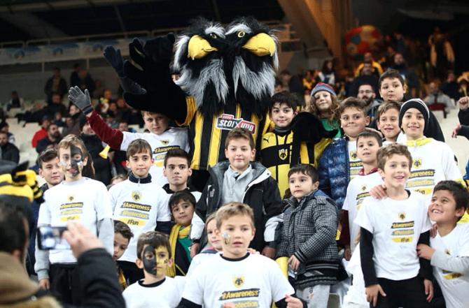Το AEK Kids Club μοιράζει δώρα