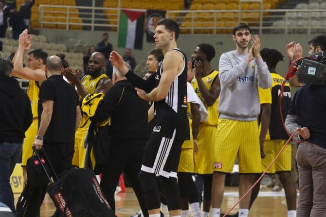 Μόνη πρώτη η Βασίλισσα!