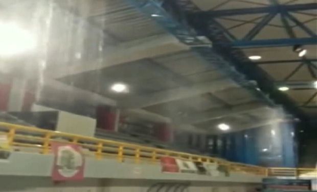 Απίστευτο σκηνικό στον Πύργο: Έπαιζαν μπάσκετ και έβρεχε… μέσα στο κλειστό!