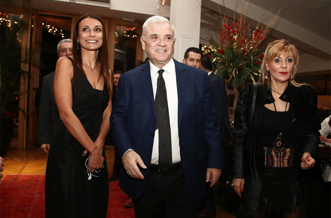 Οικογενειακό κλίμα στην Χριστουγεννιάτικη γιορτή (ΦΩΤΟ)