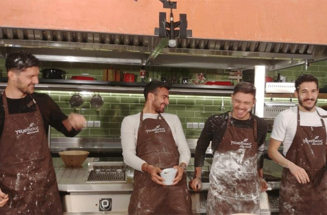 «Και μελομακάρονα φτιάχνουμε για φιλανθρωπικό σκοπό!» (ΦΩΤΟ)