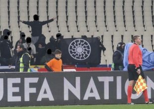 Εθνική Ελλάδας: Δύο θύρες κλειστές για τα ναζιστικά πανό