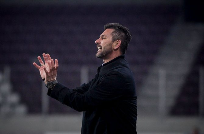 Ουζουνίδης: «Ντροπή να παίζεται ποδόσφαιρο σε τέτοια γήπεδα…»