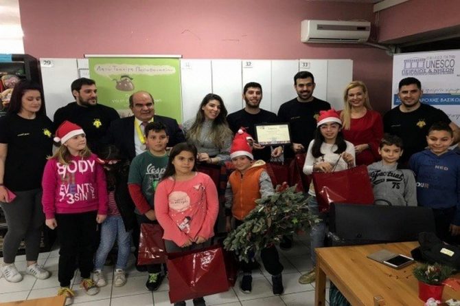 Μοίρασαν χαμόγελα και δώρα οι αθλητές του ράγκμπι της ΑΕΚ!