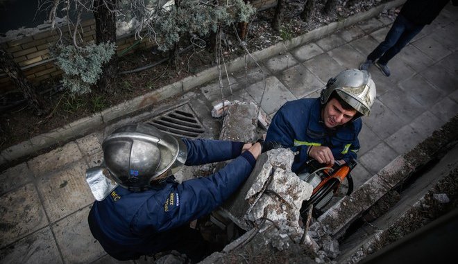 Έκρηξη στον ΣΚΑΪ: “Δεν τρομοκρατούμαστε, θα συνεχίσουμε τη δουλειά μας”