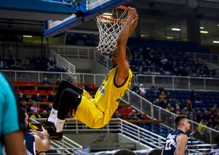 Το κάρφωμα του Χάντερ που τρέλανε το BCL (VIDEO)