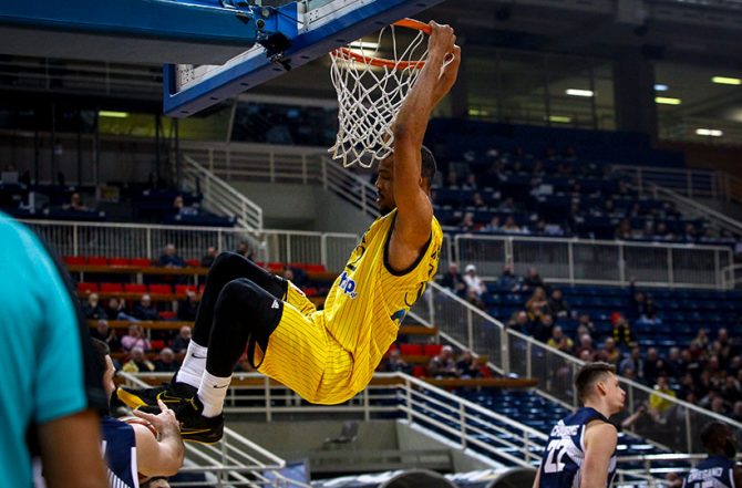 Το κάρφωμα του Χάντερ που τρέλανε το BCL (VIDEO)
