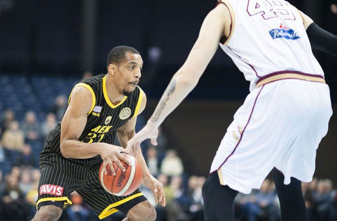 Ο Χάντερ MVP με Λιετκαμπέλις (ΦΩΤΟ)