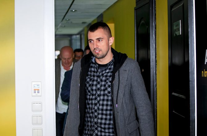 «Τρέχει» για να καλύψει το χαμένο έδαφος