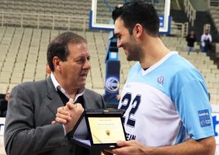 Βραβεύτηκε ο Μαυροειδής από την ΑΕΚ