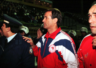 Ο Ολυμπιακός του Μπάγεβιτς προσκύνησε την ΑΕΚ (VIDEO)