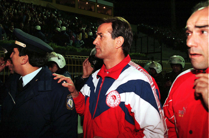 Ο Ολυμπιακός του Μπάγεβιτς προσκύνησε την ΑΕΚ (VIDEO)