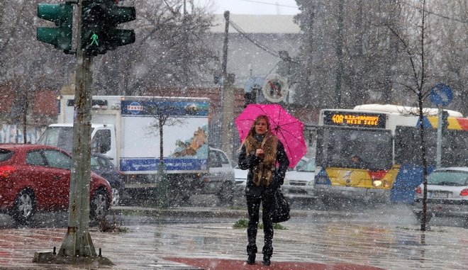 Στο μηδέν η θερμοκρασία – Χιόνια και στην Αθήνα – Νέο κύμα από Τετάρτη