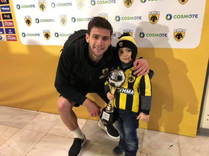 Ο μικρός Παντελής βράβευσε τον MVP Μπογέ!