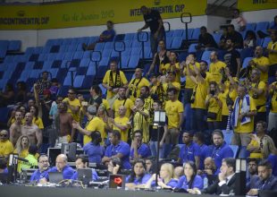 Οπαδοί της ΑΕΚ και της Φλαμένγκο τραγουδούν μαζί