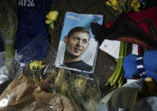 Ρίγη συγκίνησης στην κηδεία του Εμιλιάνο Σάλα (PHOTOS)