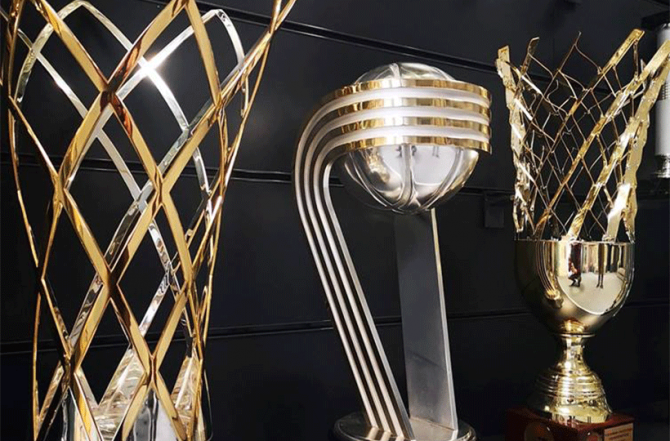 Τα τρία τρόπαια σε φωτογραφία μαζί σου!