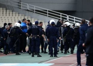 Ολυμπιακός: «Είχαν μαχαίρι οι οπαδοί που έκαναν ντου»