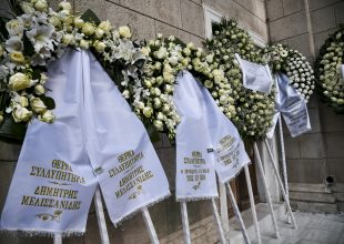Στεφάνια Μελισσανίδη και ΑΕΚ για τον Θανάση (pics)