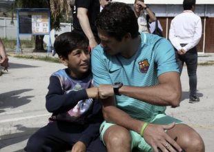 Μπαρτσελόνα: “Γήπεδα ονείρων” για τα προσφυγόπουλα της Λέσβου