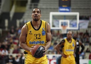 Χάντερ: «Θα τελειώσουμε τη σειρά στην Πάτρα»