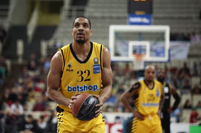 Χάντερ: «Θα τελειώσουμε τη σειρά στην Πάτρα»