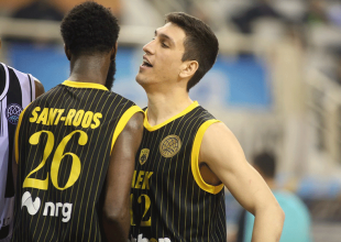 «Έξω» και ο Λαρεντζάκης με Περιστέρι