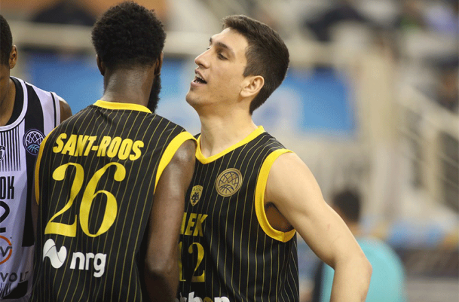 «Έξω» και ο Λαρεντζάκης με Περιστέρι