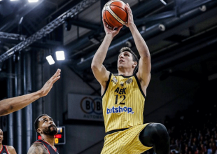 Λαρεντζάκης σε κόσμο: «ΟΛΟΙ ΟΑΚΑ για πρόκριση!»