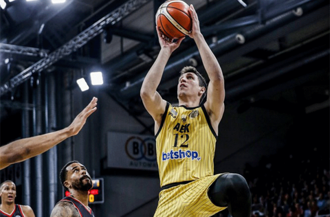 Λαρεντζάκης σε κόσμο: «ΟΛΟΙ ΟΑΚΑ για πρόκριση!»