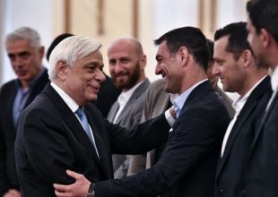 Στον πρόεδρο της Δημοκρατίας οι πρωταθλητές Ευρώπης του 2004