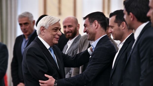Στον πρόεδρο της Δημοκρατίας οι πρωταθλητές Ευρώπης του 2004