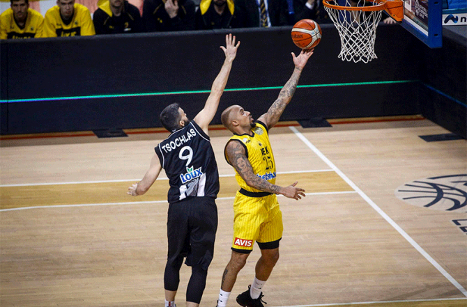 Θίοντορ: «Χρειάζομαι μια απάντηση για τα playoffs σήμερα…»