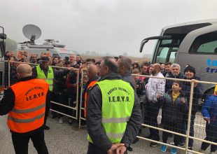 Ο κόσμος αποθέωσε τους παίκτες στα Πηγάδια – «ΑΕΚάρα φέρε μας το Κύπελλο…» (VIDEO)
