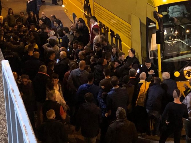 Αποθέωση κατά την αναχώρηση των κιτρινόμαυρων