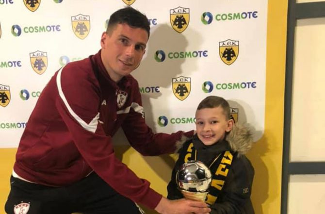 Ο μικρός Δημήτρης βράβευσε τον Μπράλιτς (ΦΩΤΟ)