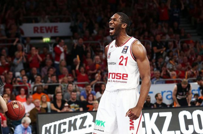 Επίσημα στη Βασίλισσα ο Εμπάκουε