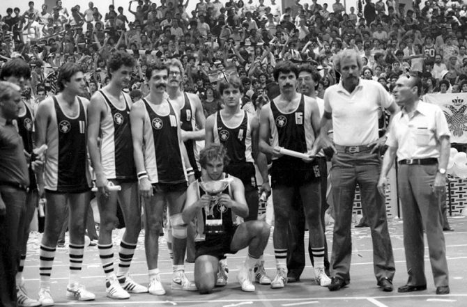 Βραβεύει τον Γκέκο η ΑΕΚ!