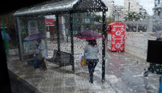 Καιρός: Νέα επιδείνωση από το πρωί της Τρίτης με καταιγίδες – Πού θα χιονίσει