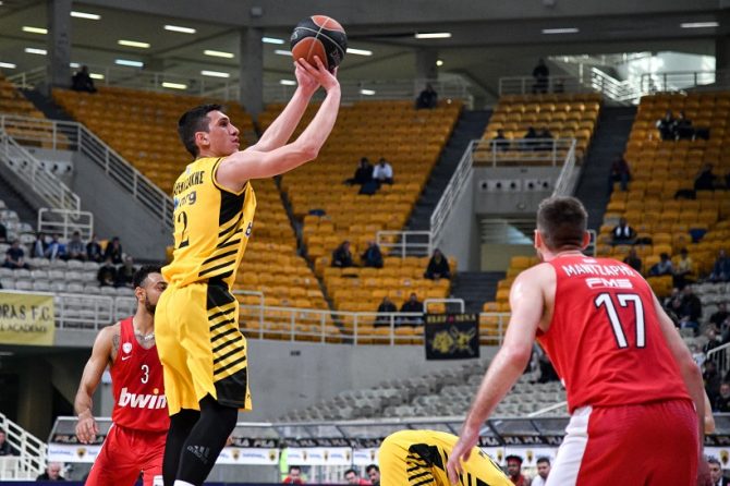 Ο Λαρεντζάκης στην πρώτη πεντάδα “κλεφτών” της ΑΕΚ