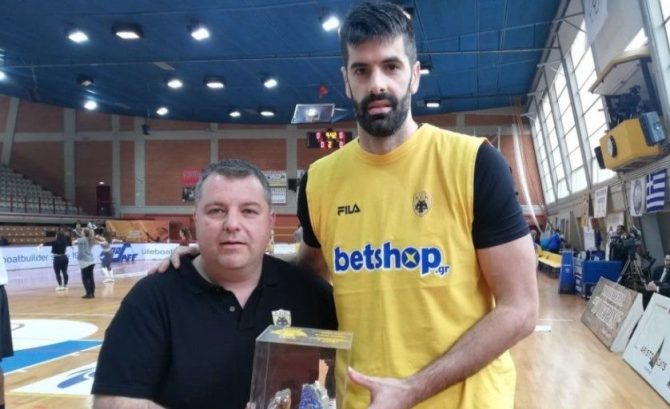 Ο Σύνδεσμος Φιλάθλων ΑΕΚ Λαυρίου τίμησε τη Βασίλισσα