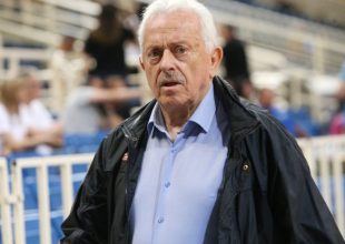 Επίπληξη στον Δουβή