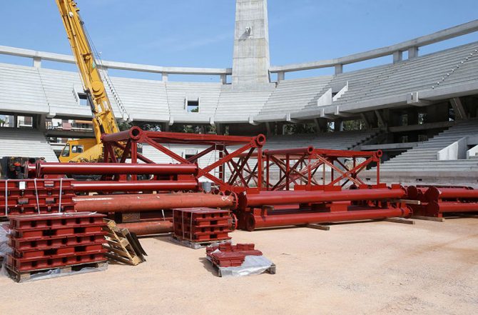Έτοιμος ο πρώτος πυλώνας να υποδεχτεί το στέγαστρο(VIDEO)