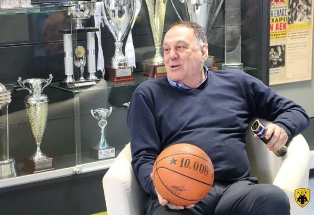 Η ΑΕΚ τιμά τον Βασίλη Γκούμα