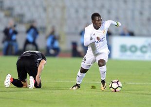 Κοιτάει και Ογιούσου