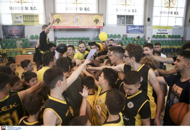 Στην Πάρο οι Παμπαίδες της ΑΕΚ