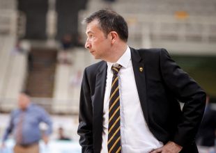 Μπάνκι: «Τα λάθη κοστίζουν»