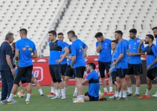 Eλλάδα – Ιταλία: Με τρεις στην άμυνα κόντρα στους “ατζούρι”