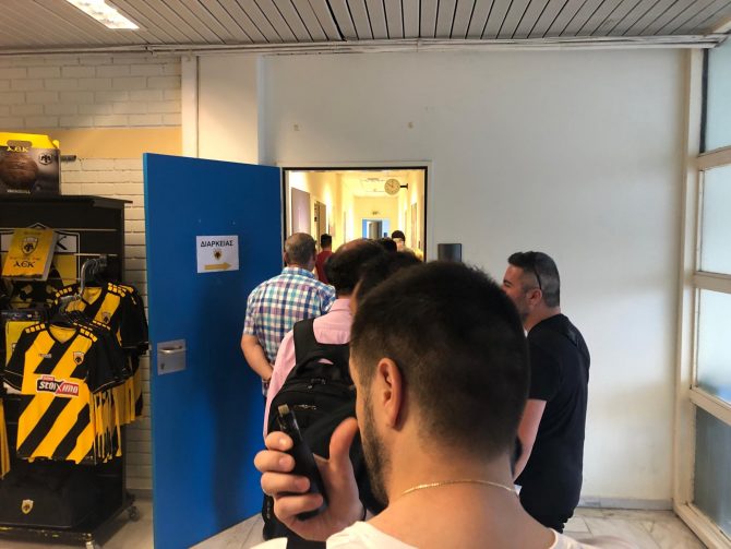 Ουρές και σήμερα για τα διαρκείας Ουρές και σήμερα για τα διαρκείας