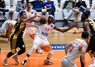 Το παράτησε…